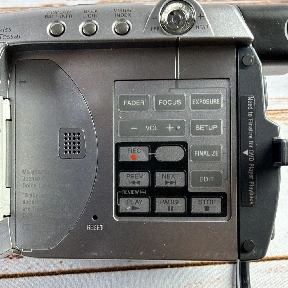 Sony Handycam DCR-DVD103 DVD Camcorder Body ONLY Broken Focus Parts Repair